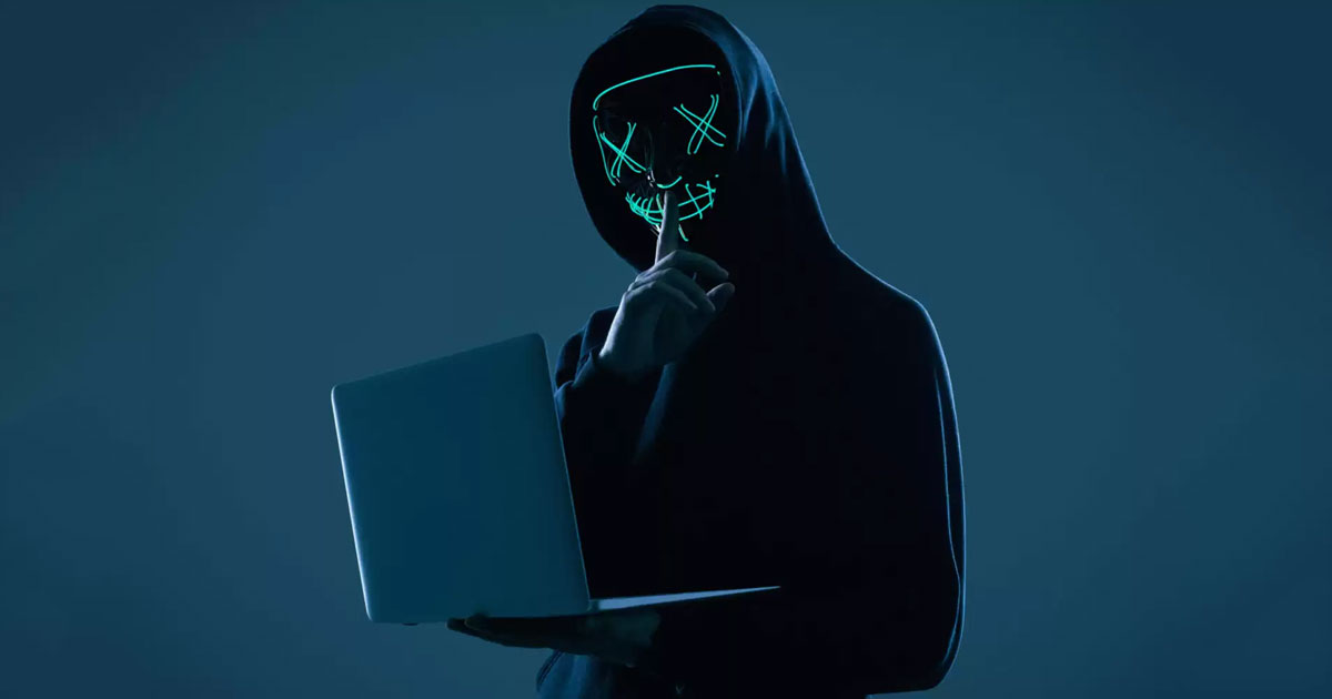 hacker-holding-laptop
